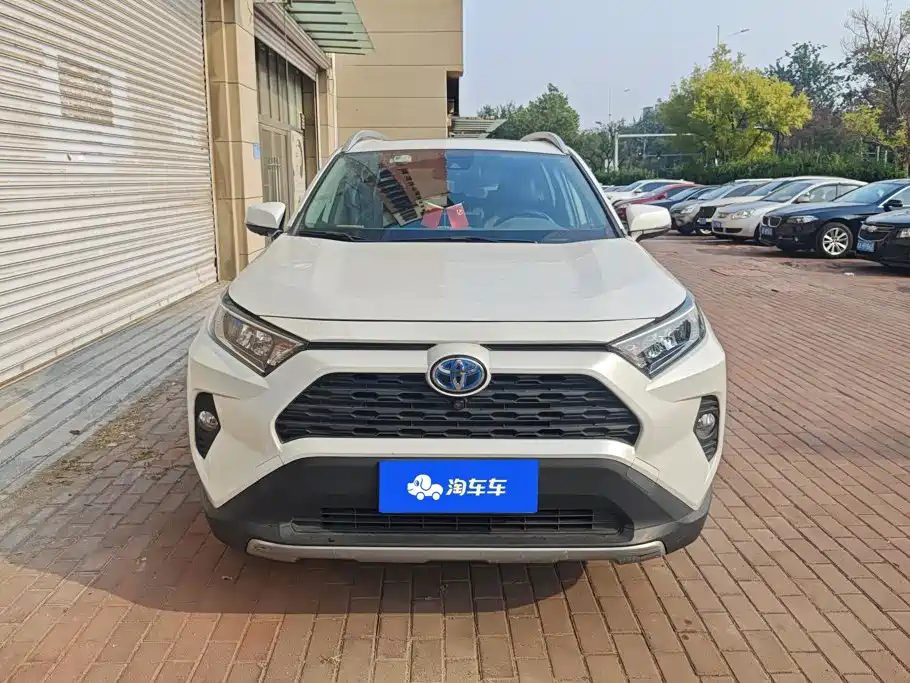 Фото 2 - Toyota RAV4