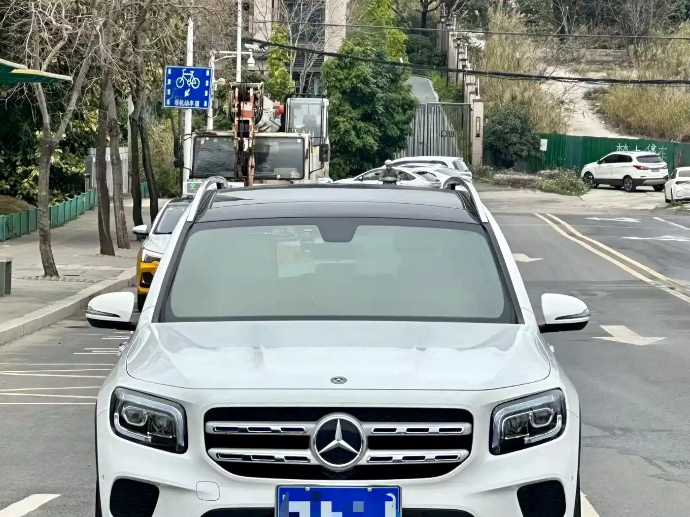 MERCEDES-BENZ GLB