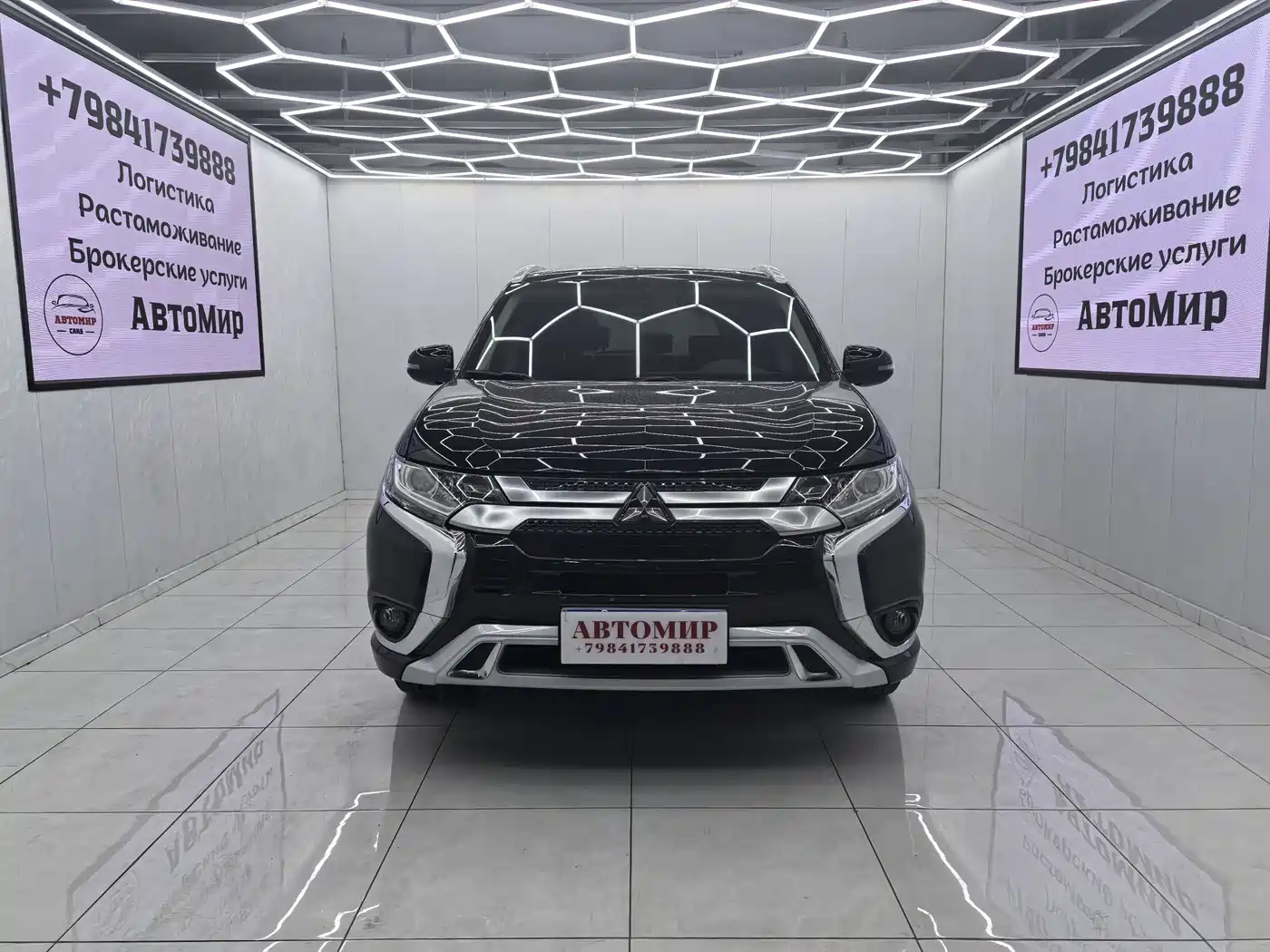 Mitsubishi Outlander 2021 Facelift 2.0L 2WD Premium Edition 5-Seater фото 2