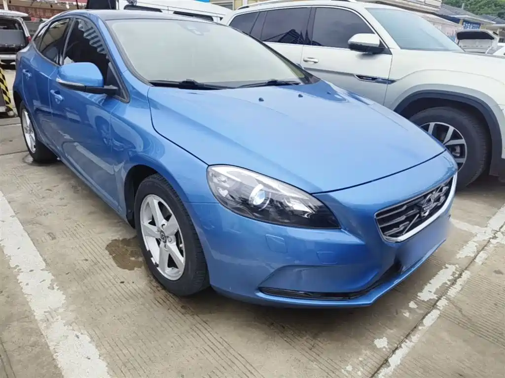 Фото 4 - Volvo V40