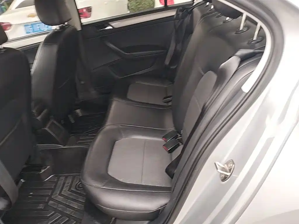 Volkswagen Santana 2015 1.4L Manual Comfort Edition фото 17