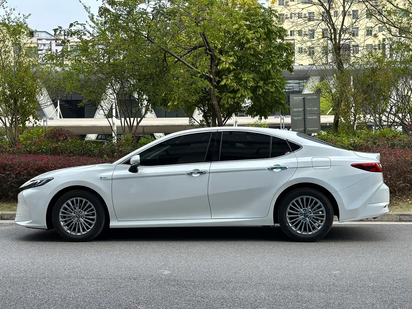 Toyota Camry 2025 2024 Hybrid 2.0HGVP Luxury Edition
