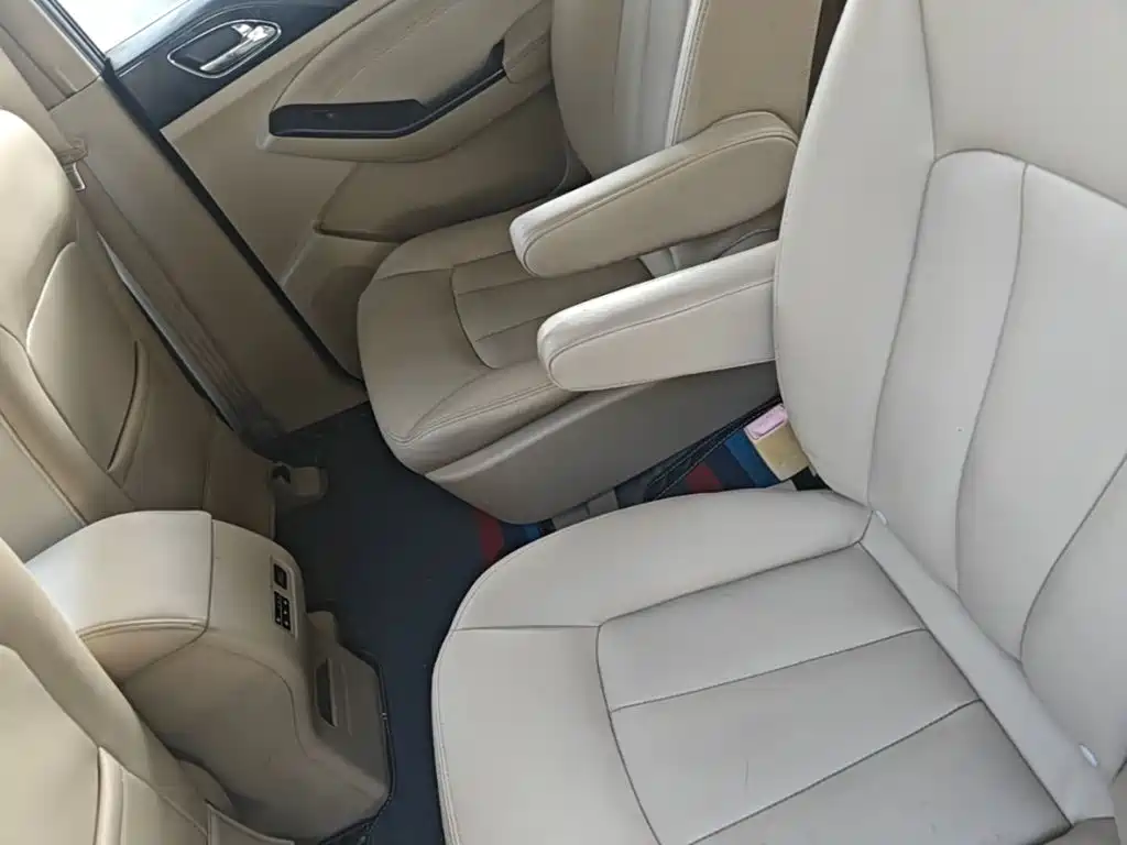 Baojun 730 2015 2014 1.5L Manual Luxury Navigation ESP Edition 7-Seater