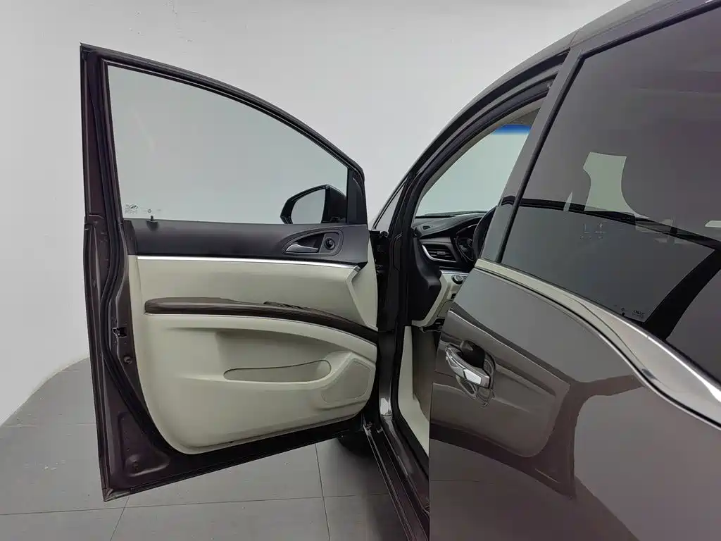 Фото 8 - Buick GL8