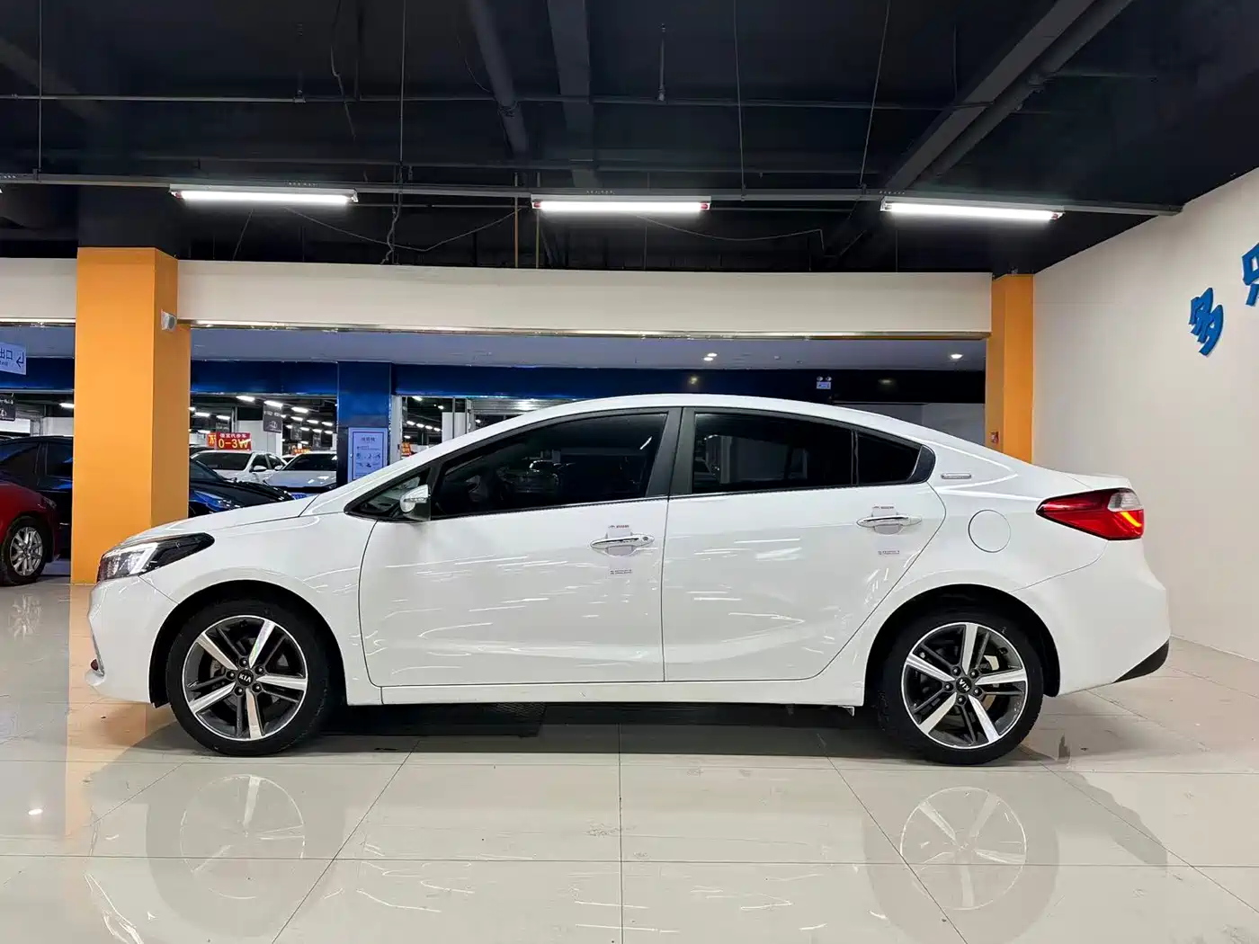Kia K3 2017 1.6L Automatic 15th Anniversary Special GLS фото 9