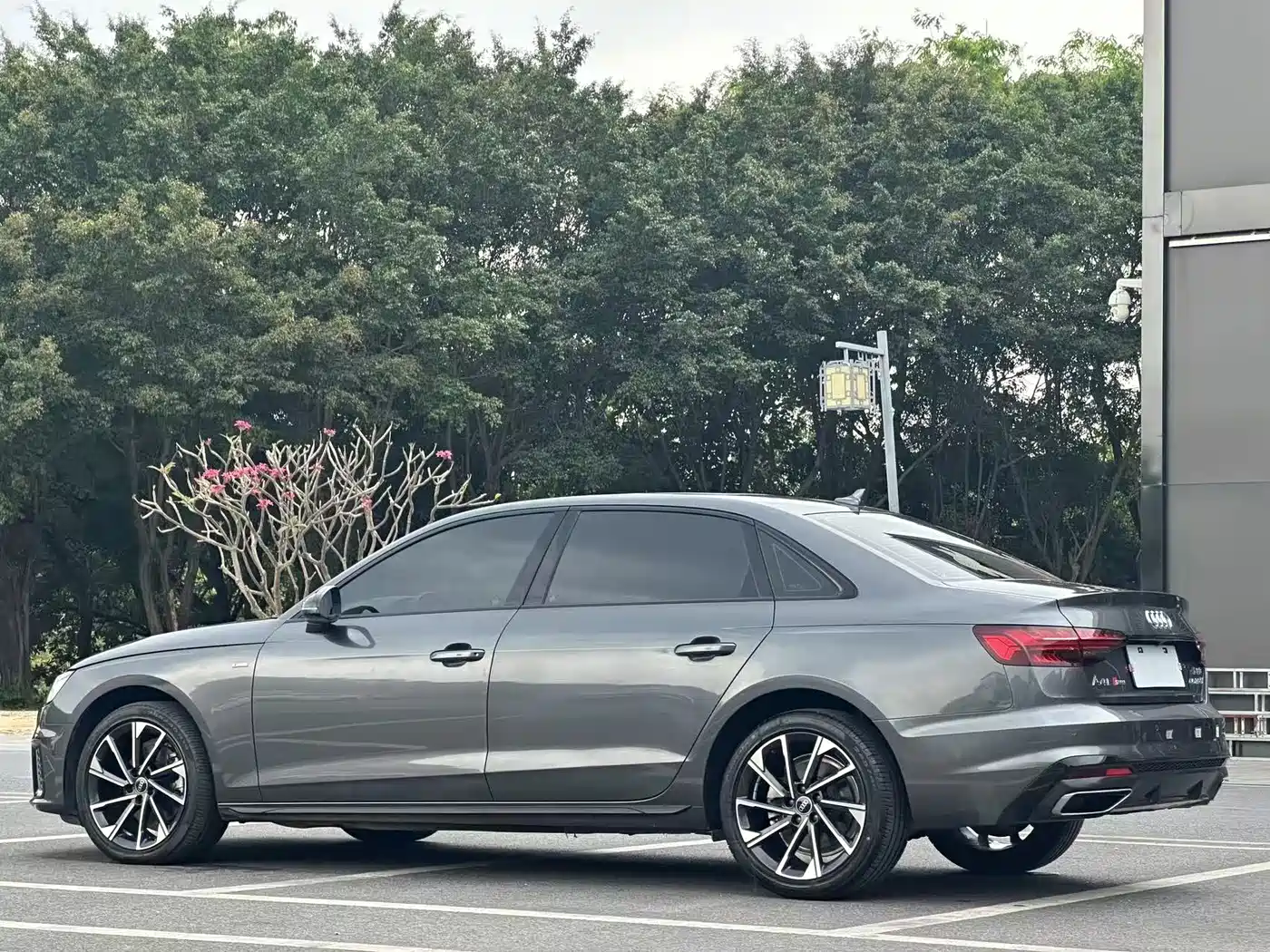 Audi A4L 2023 40 TFSI Luxury Sport фото 16