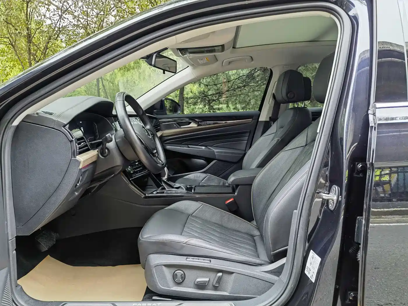 Volkswagen Passat 2022 330TSI Luxury Edition фото 12