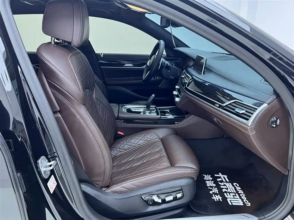 BMW 7 Series 2019 740Li Leading M Sport Package фото 18