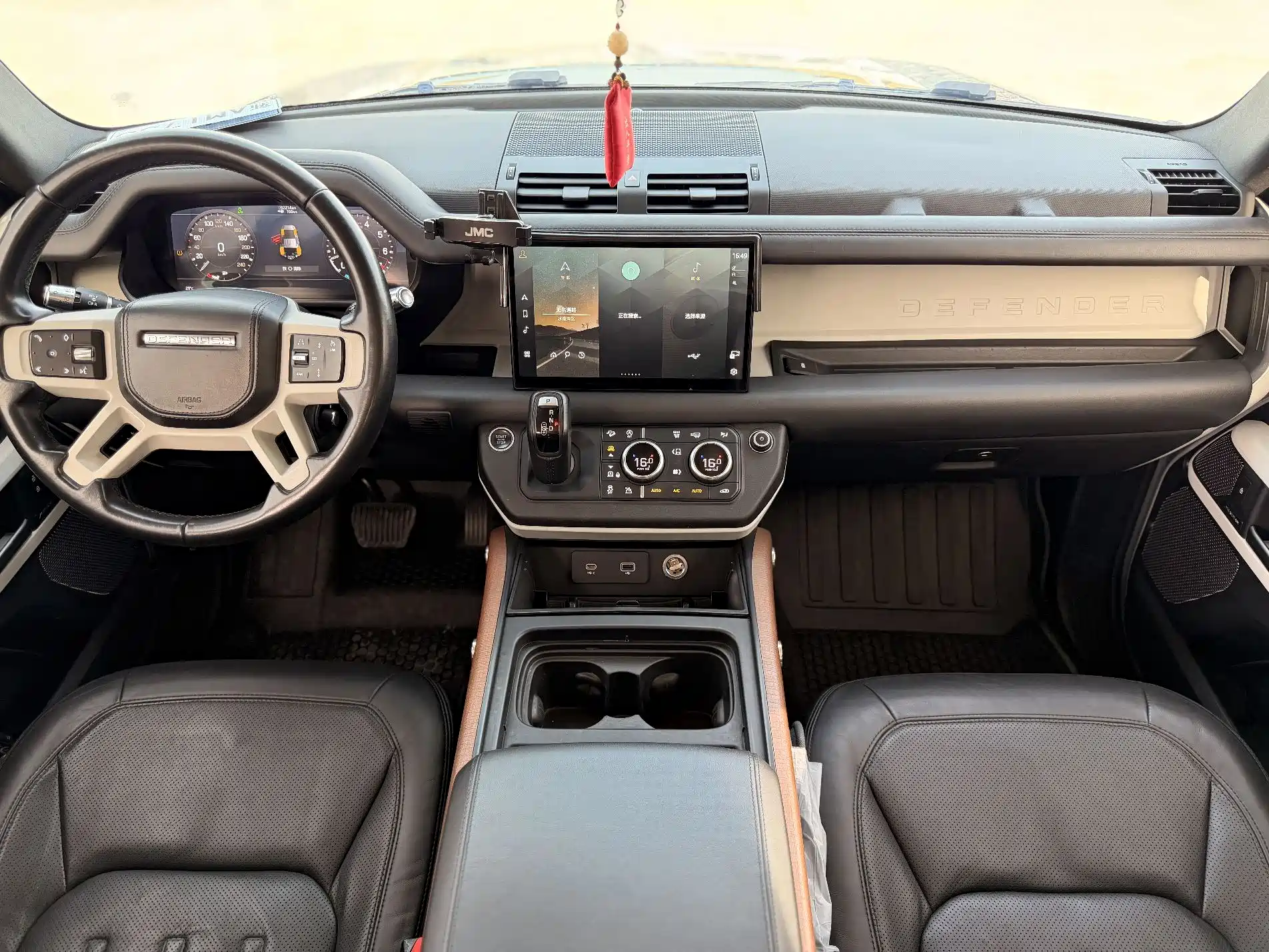 Фото 7 - Land Rover Defender