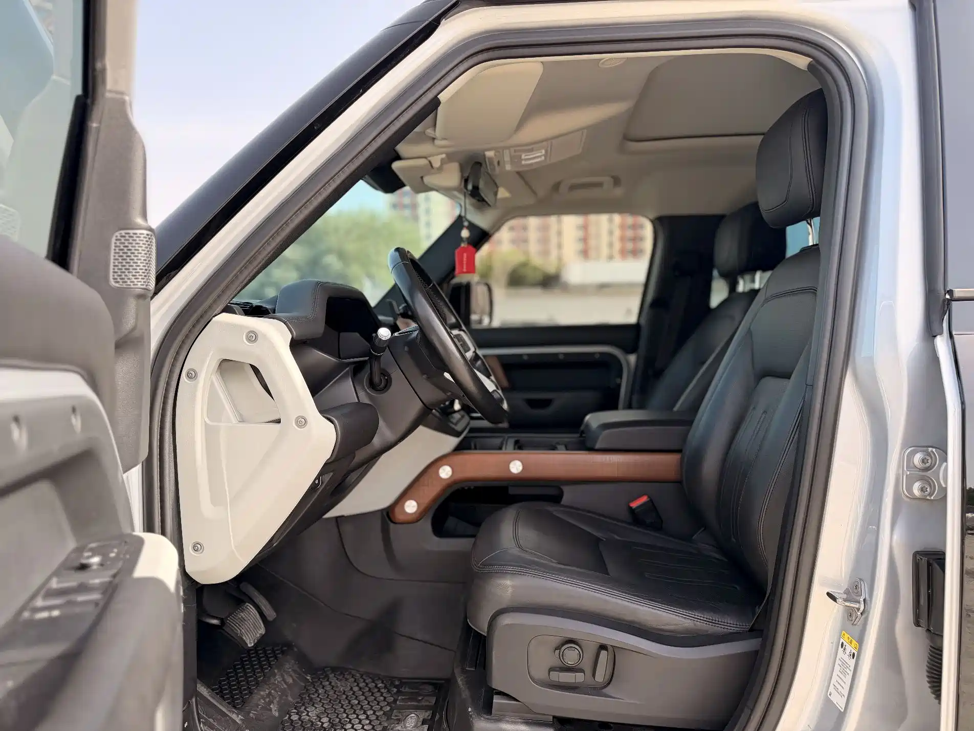 Фото 9 - Land Rover Defender