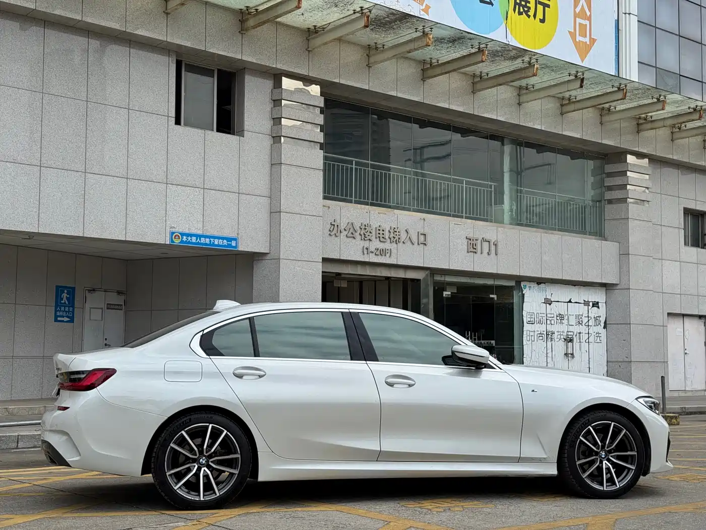 BMW 3 Series 2022 320Li M Sport Package фото 17