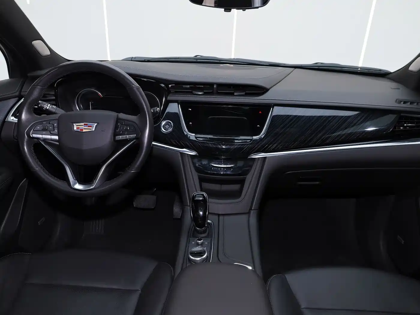 CADILLAC XT6