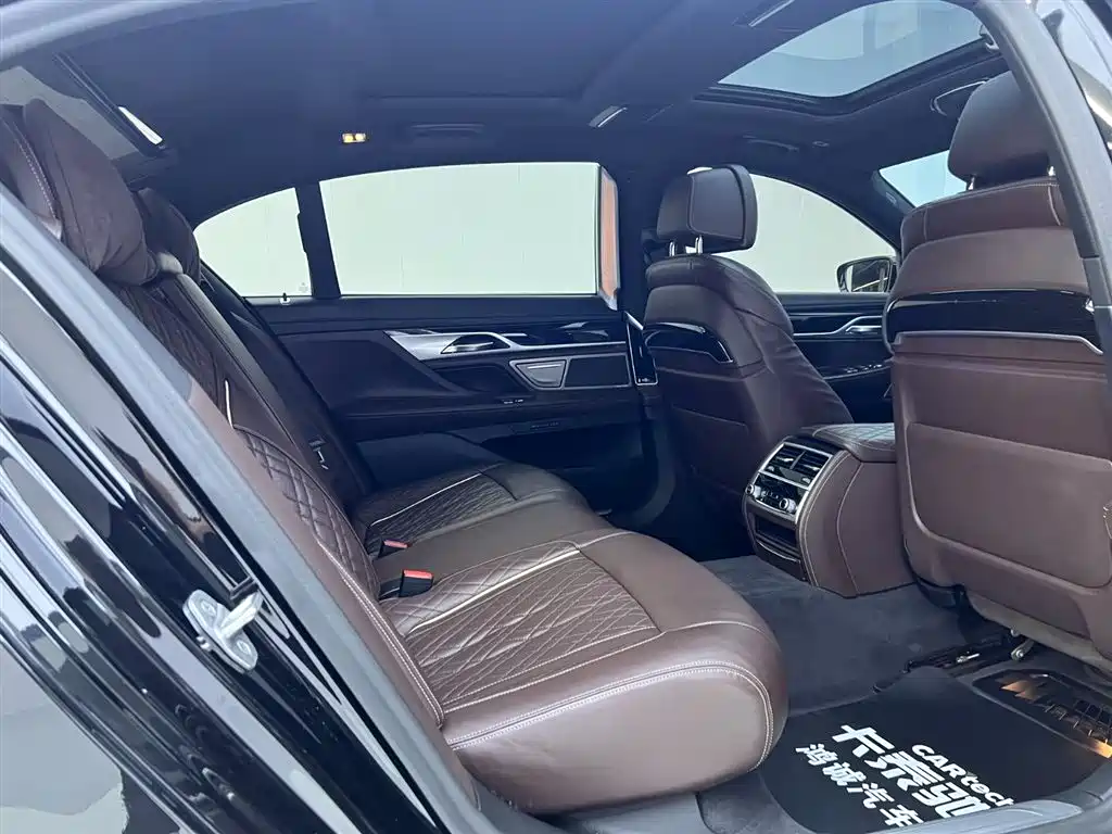 BMW 7 Series 2019 740Li Leading M Sport Package фото 21