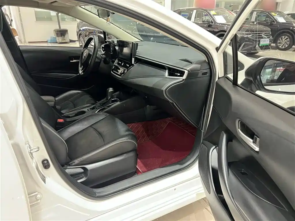 Toyota Corolla 2021 1.2T S-CVT Luxury Edition фото 13