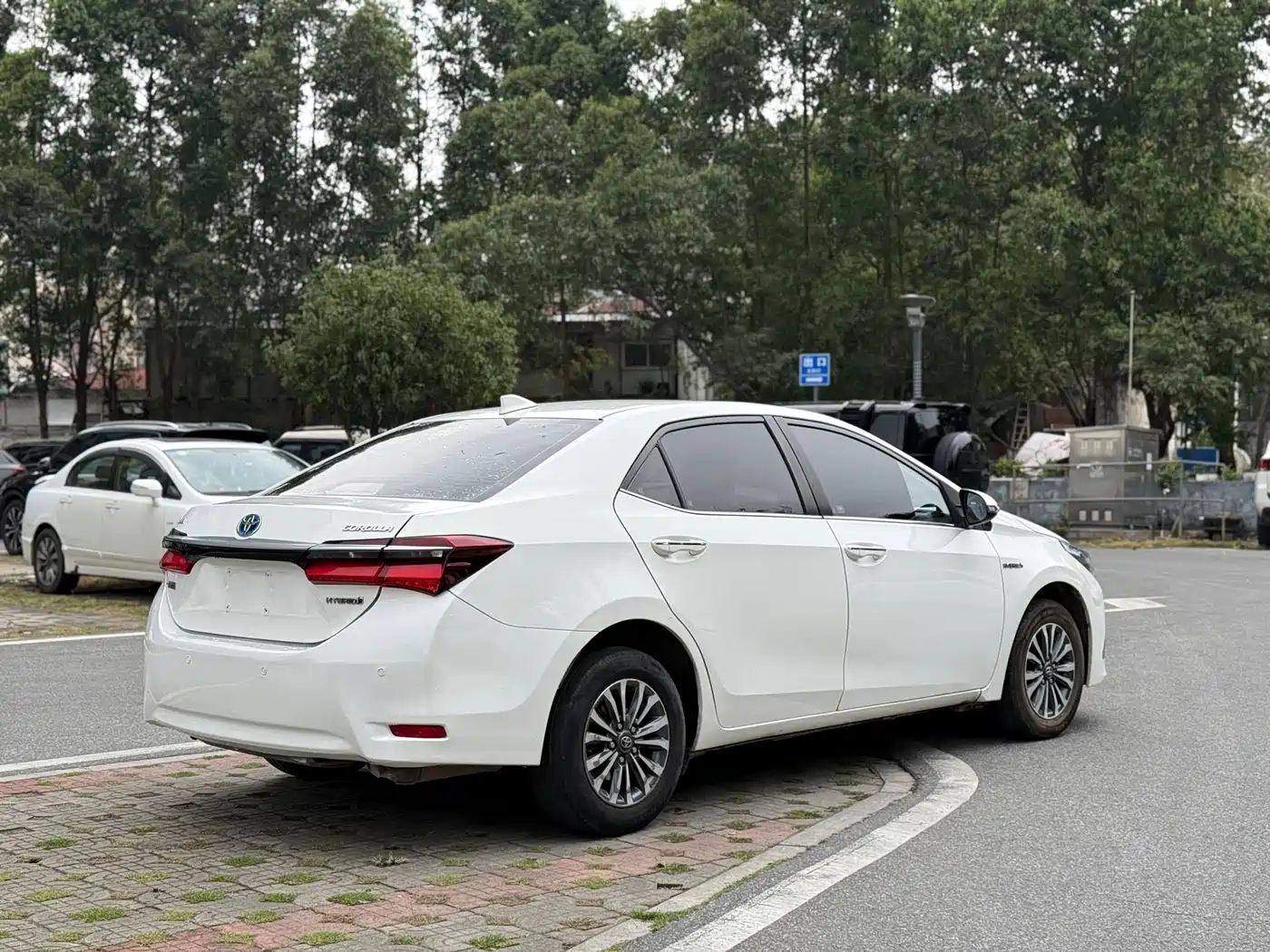 Toyota Corolla 2017 Facelift Hybrid 1.8L E-CVT Pioneer Edition фото 5