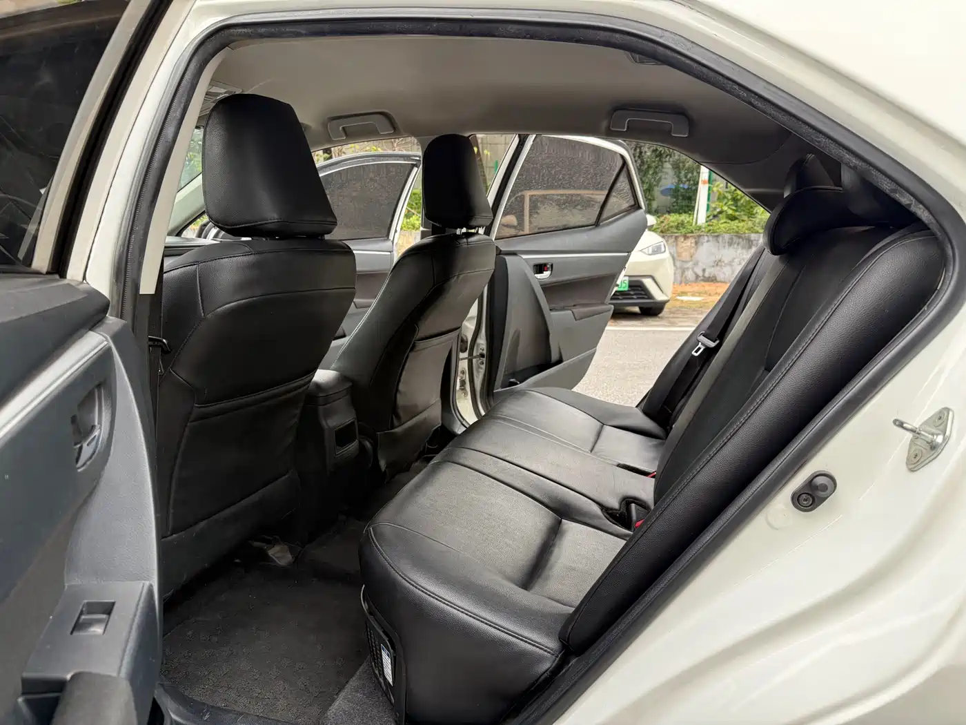 Toyota Corolla 2017 Facelift Hybrid 1.8L E-CVT Pioneer Edition фото 8