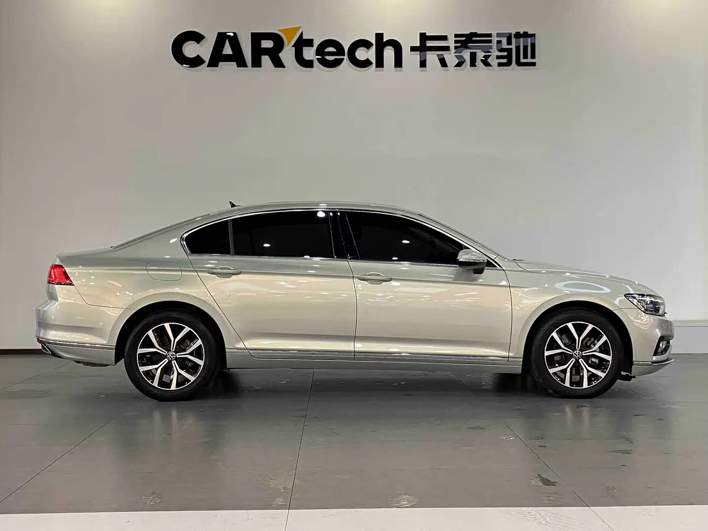 Volkswagen Magotan 2020 330TSI DSG Leading фото 24