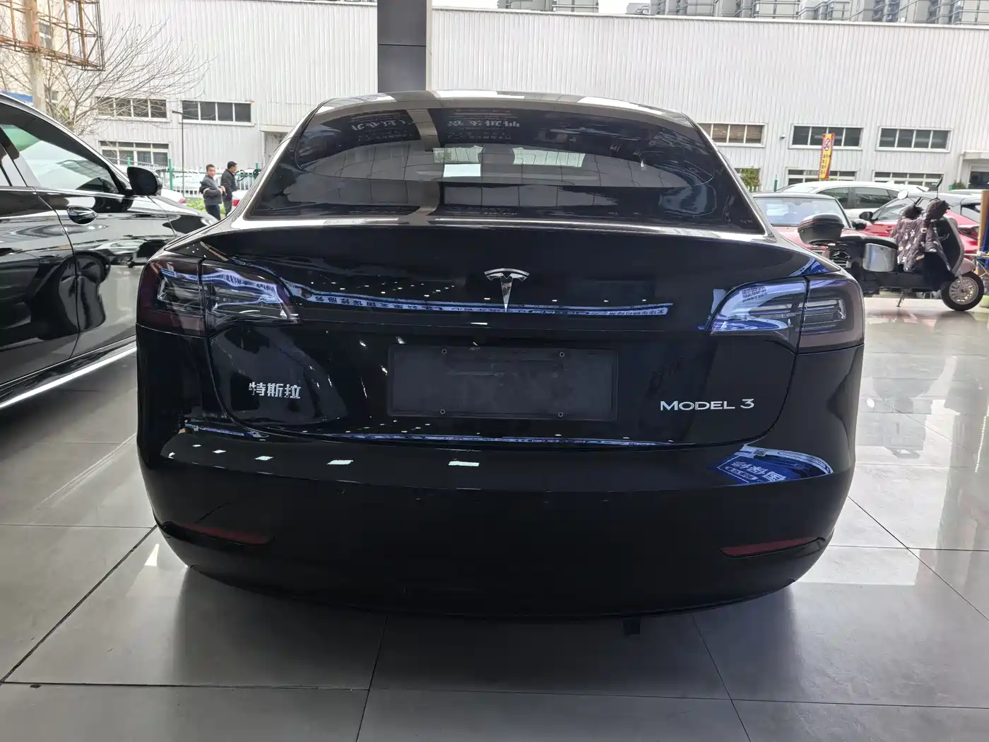 TESLA MODEL 3
