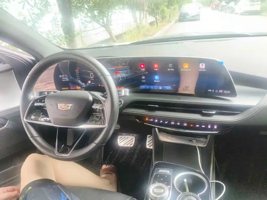Cadillac GT4 2024 2023 25T Luxury Edition