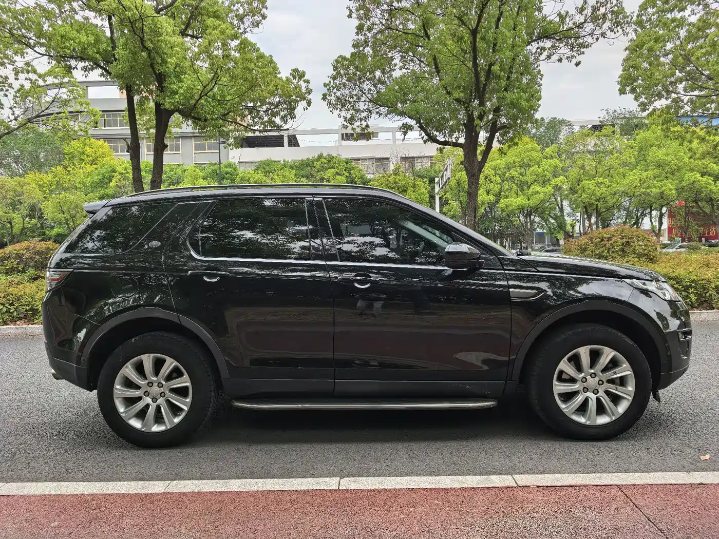 Land Rover Discovery Sport 2018 240PS SE Edition фото 3