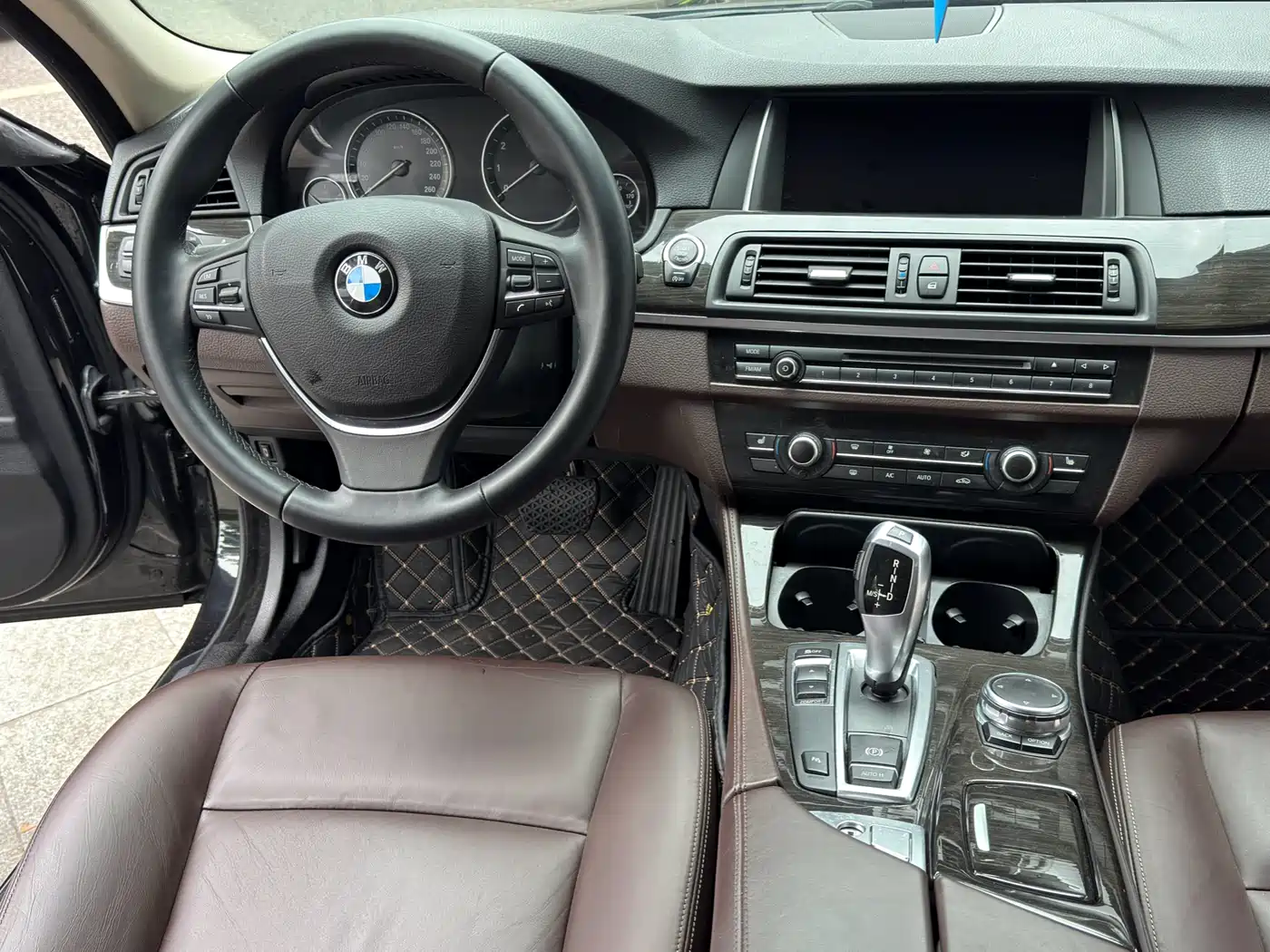 BMW 5 Series 2014 525Li Luxury Design Package фото 8