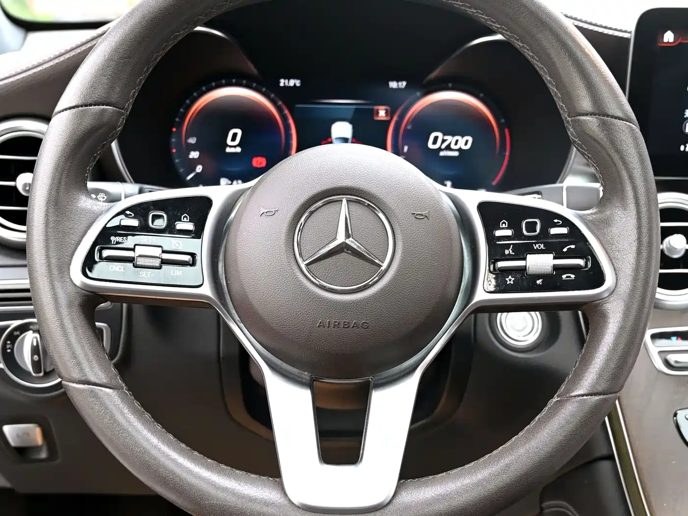 Mercedes-Benz GLC 2020 Facelift GLC 300 L 4MATIC Dynamic фото 16