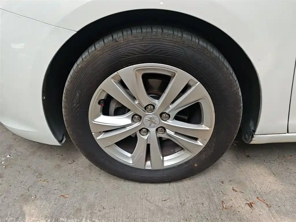 Peugeot 408 2014 1.8L Automatic Leading Edition фото 23
