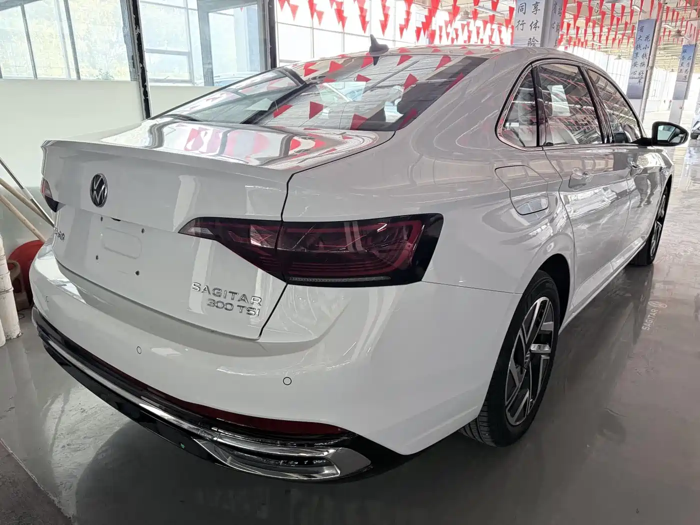 Volkswagen Sagitar 2023 300TSI DSG Excellence Edition фото 17