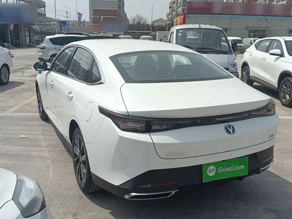 Фото 23 - Changan Eado
