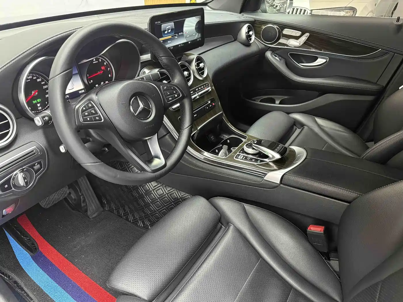 Mercedes-Benz GLC 2019 GLC 260 4MATIC Dynamic фото 3