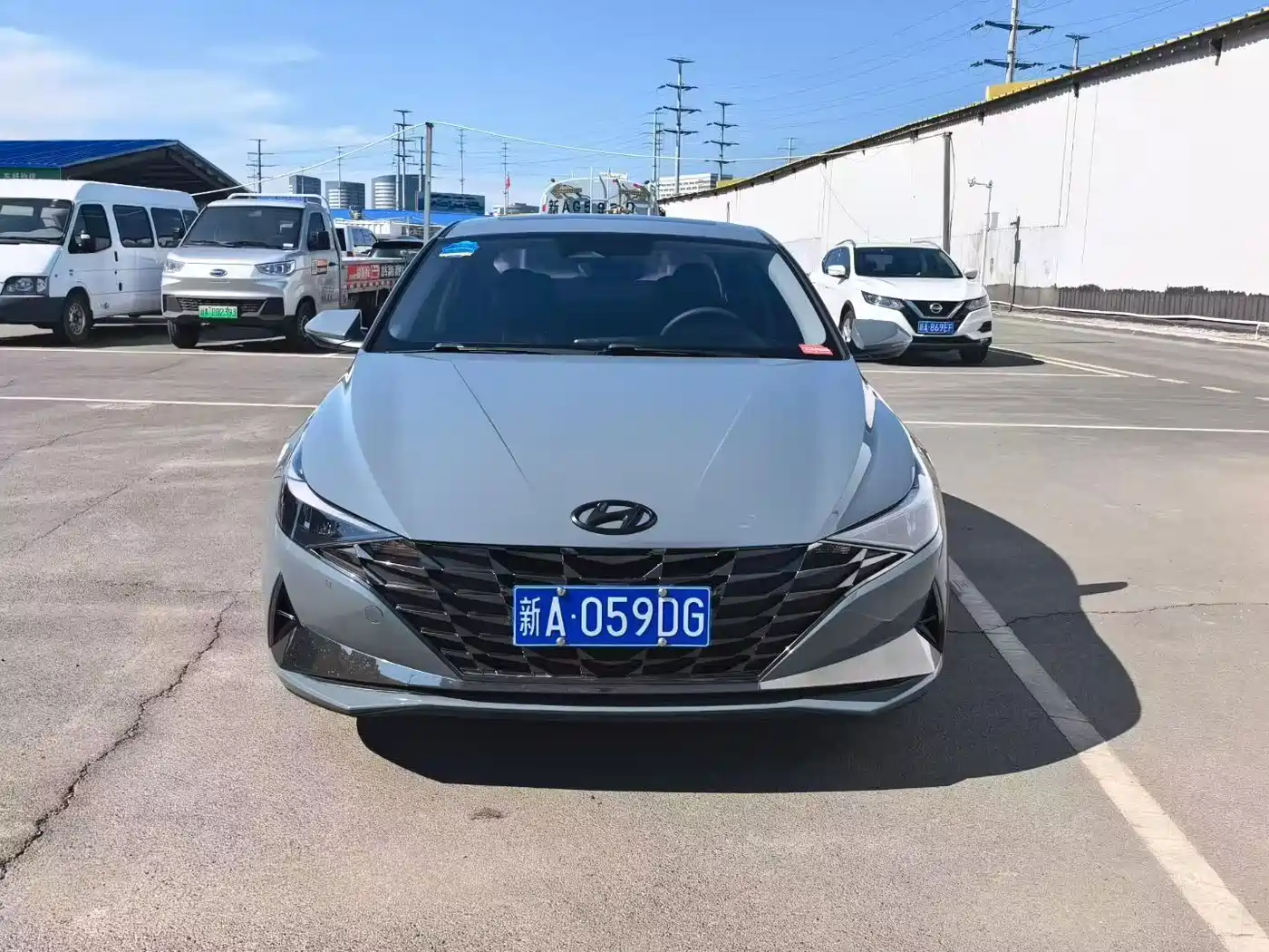Hyundai Elantra 2021 1.5L CVT LUX Premium Edition фото 2