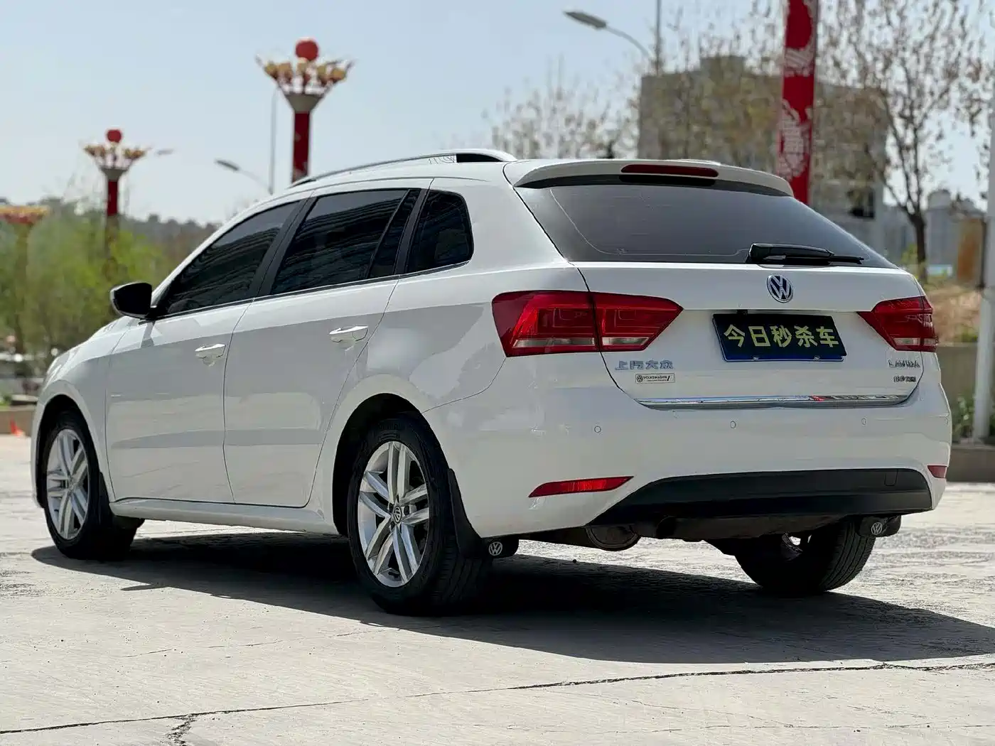 Volkswagen Lavida Tour 2017 180TSI DSG Comfort Edition фото 9