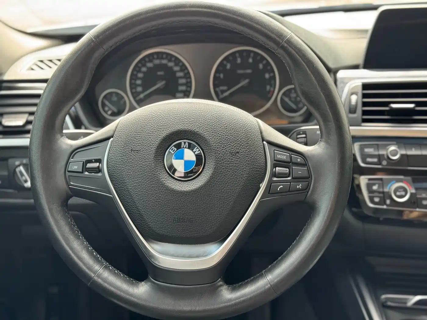 BMW 3 Series 2018 320Li Fashion Style фото 14
