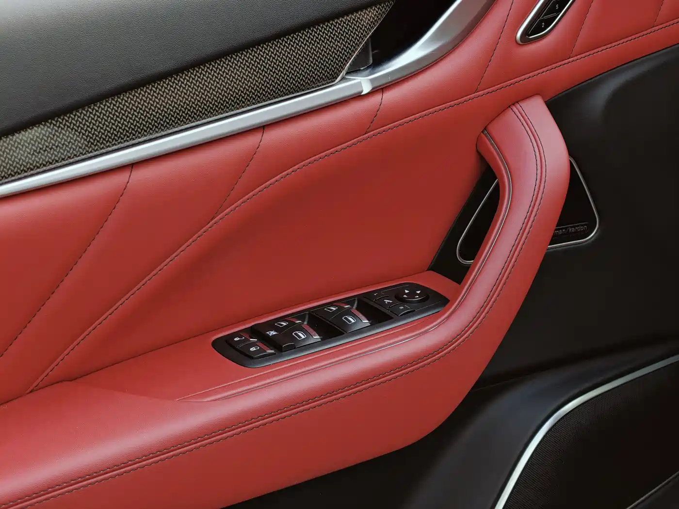 Maserati Levante 2021 3.0T Luxury Edition фото 15