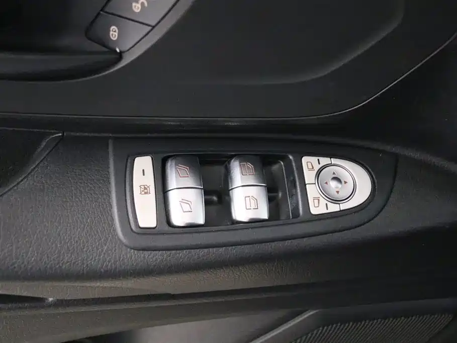 Mercedes-Benz Vito 2020 2.0T Elite Edition (7-seater) фото 12