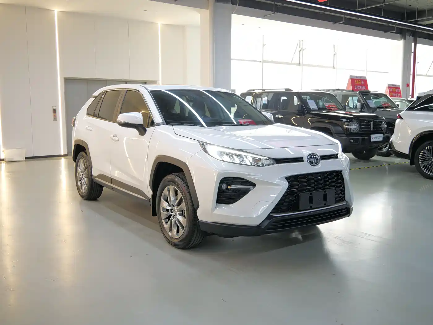 Toyota Wildlander 2023 2.0L CVT FWD Urban фото 3
