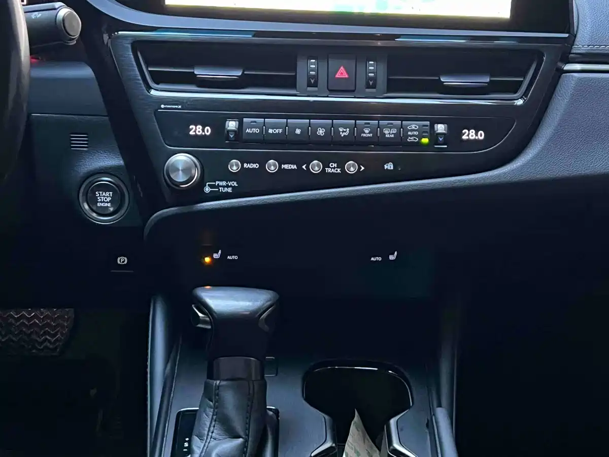 Lexus ES 2023 260 Excellence фото 19