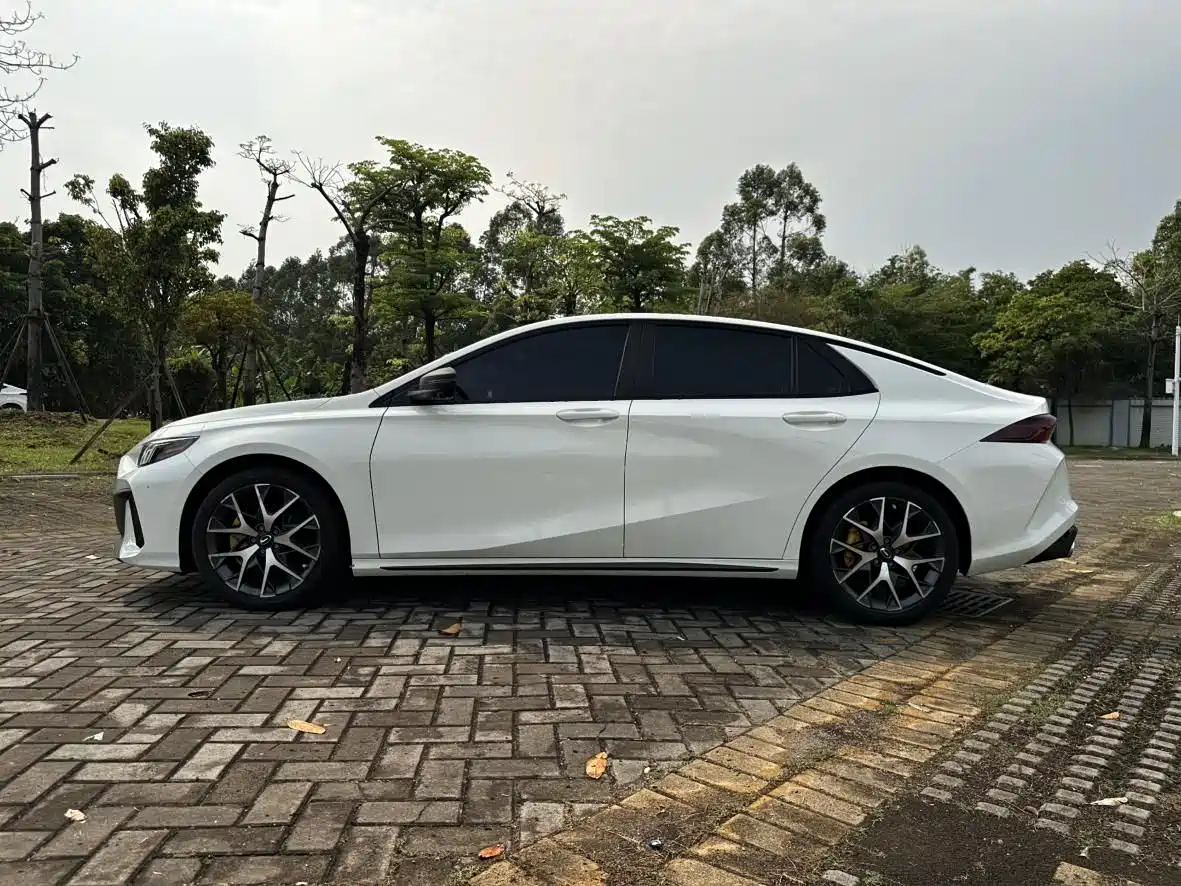 GAC Trumpchi Trumpchi Emkoo 2023 270T DCT J16 Edition фото 9
