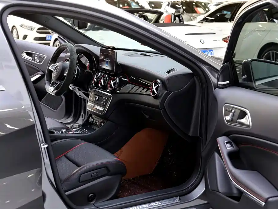Mercedes-Benz GLA AMG 2017 Facelift AMG GLA 45 4MATIC фото 17