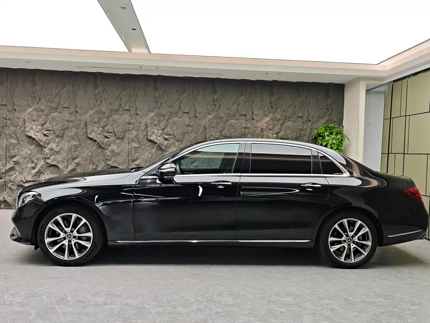 Mercedes-Benz E-Class 2019 Facelift E 300 L Luxury фото 3