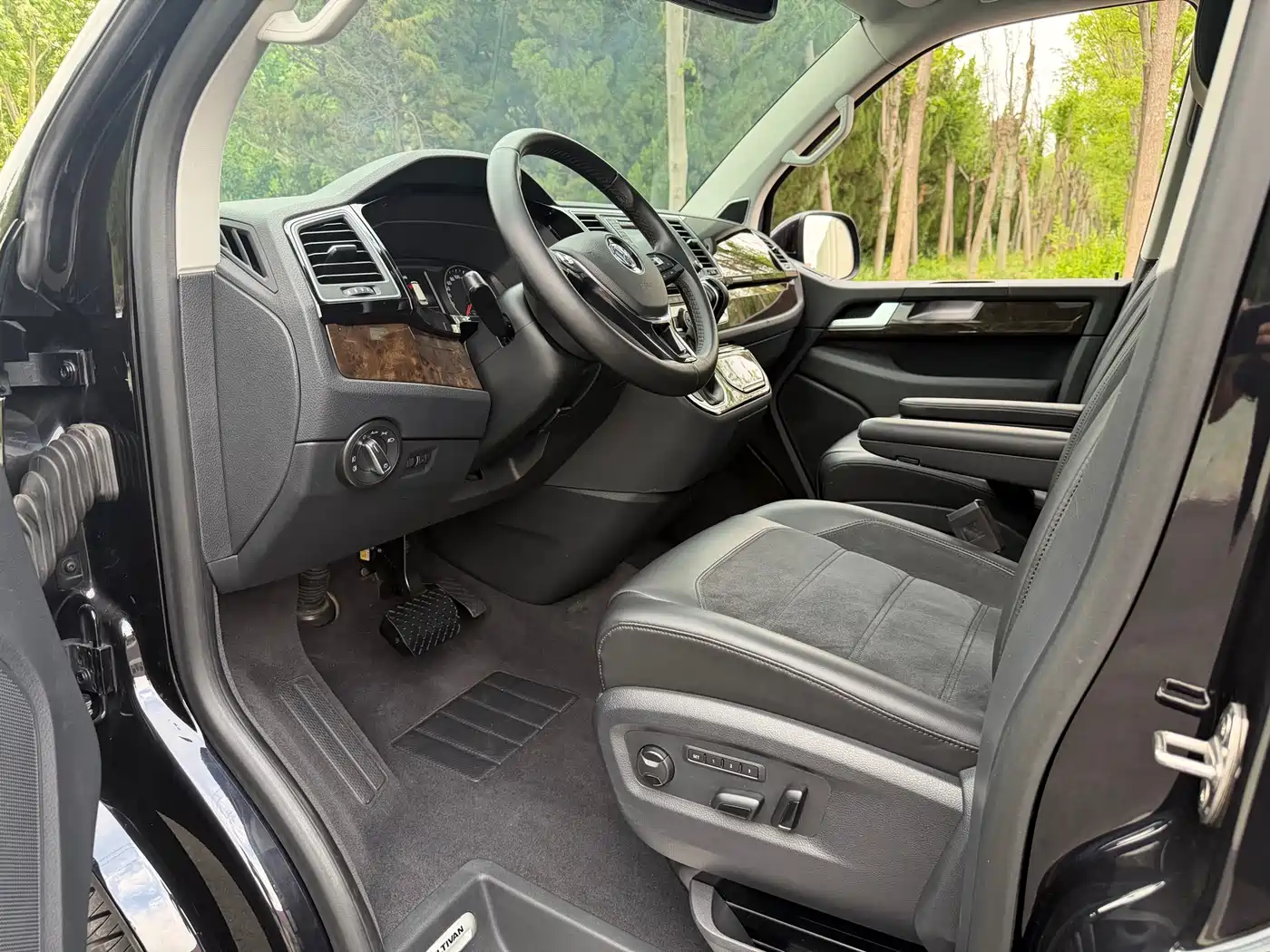 Volkswagen Multivan 2018 2.0TSI 4WD Explorer Edition 7-Seater фото 14