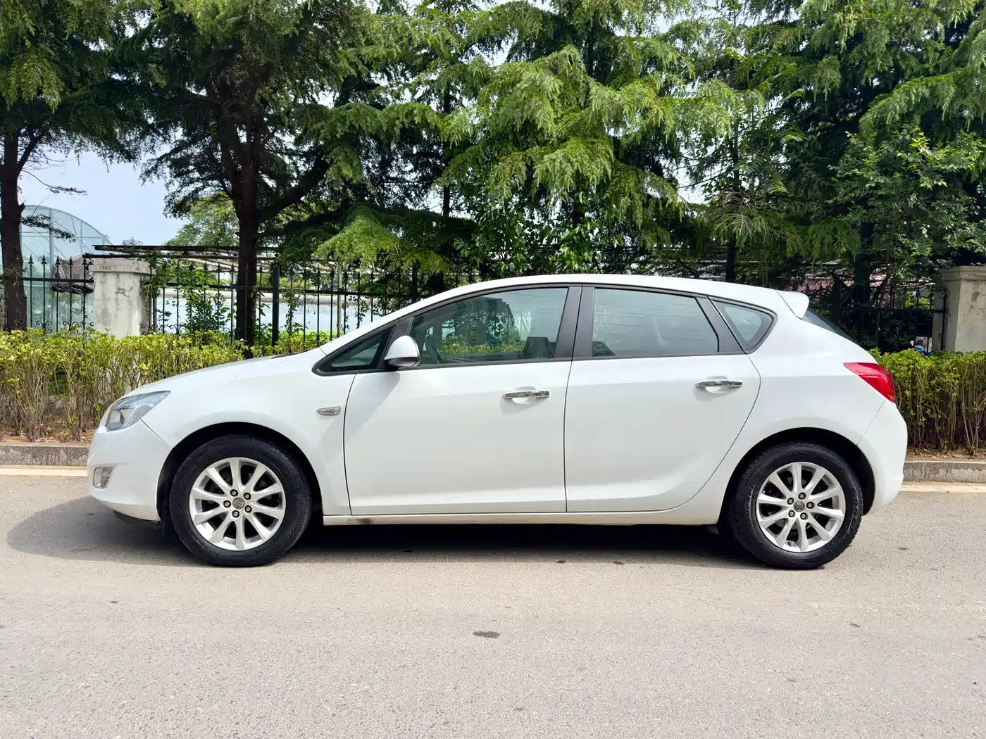 Buick Excelle 2013 Model XT 1.6L Automatic Fashion фото 2