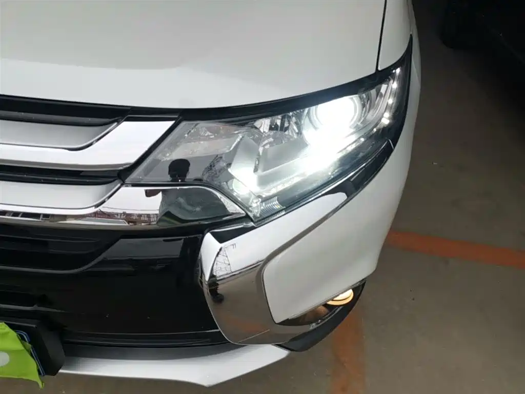 Mitsubishi Outlander 2018 2.0L 2WD Glory Edition 5-seater фото 24