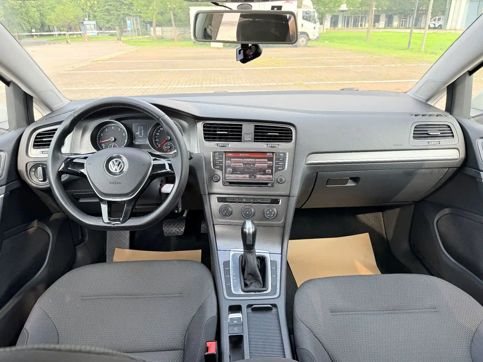 Фото 5 - Volkswagen Golf
