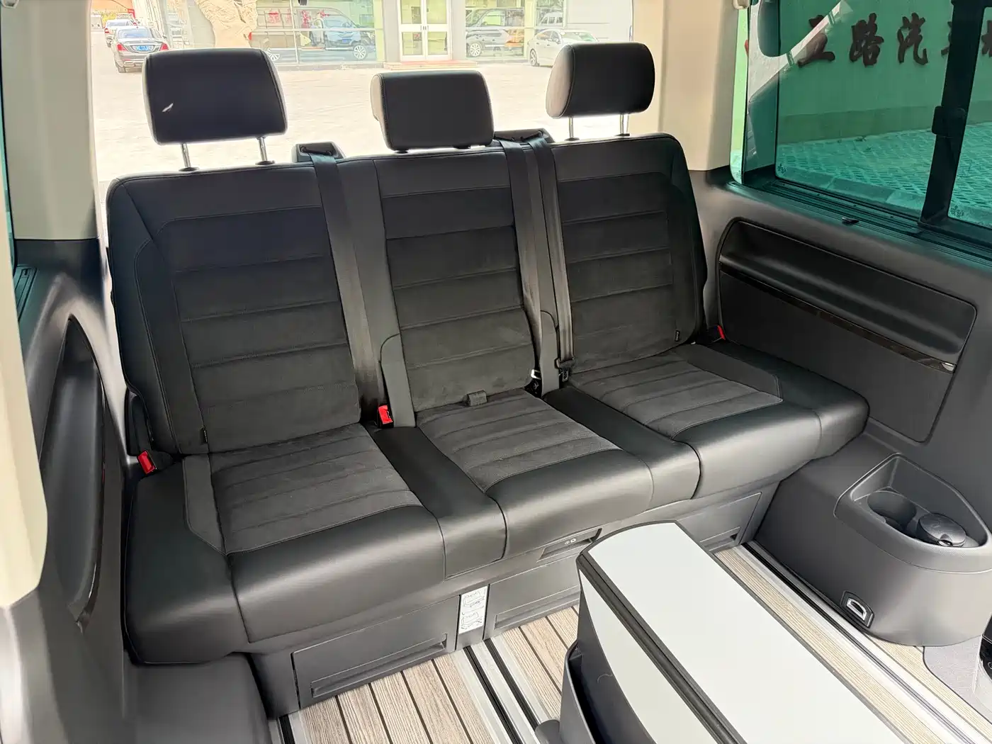 Volkswagen Multivan 2018 2.0TSI 4WD Explorer Edition 7-Seater фото 22