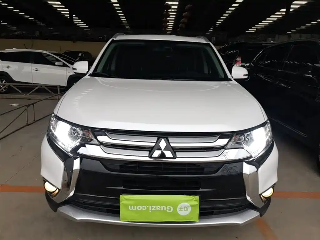 Mitsubishi Outlander 2018 2.0L 2WD Glory Edition 5-seater фото 3