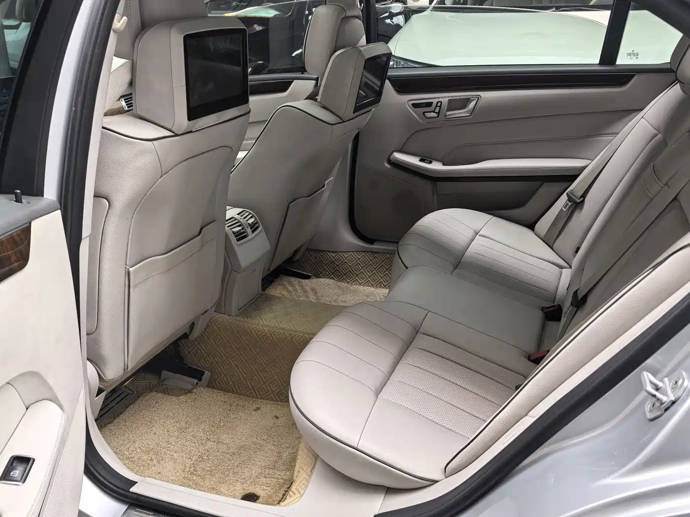 Mercedes-Benz E-Class 2015 E 200 L фото 7