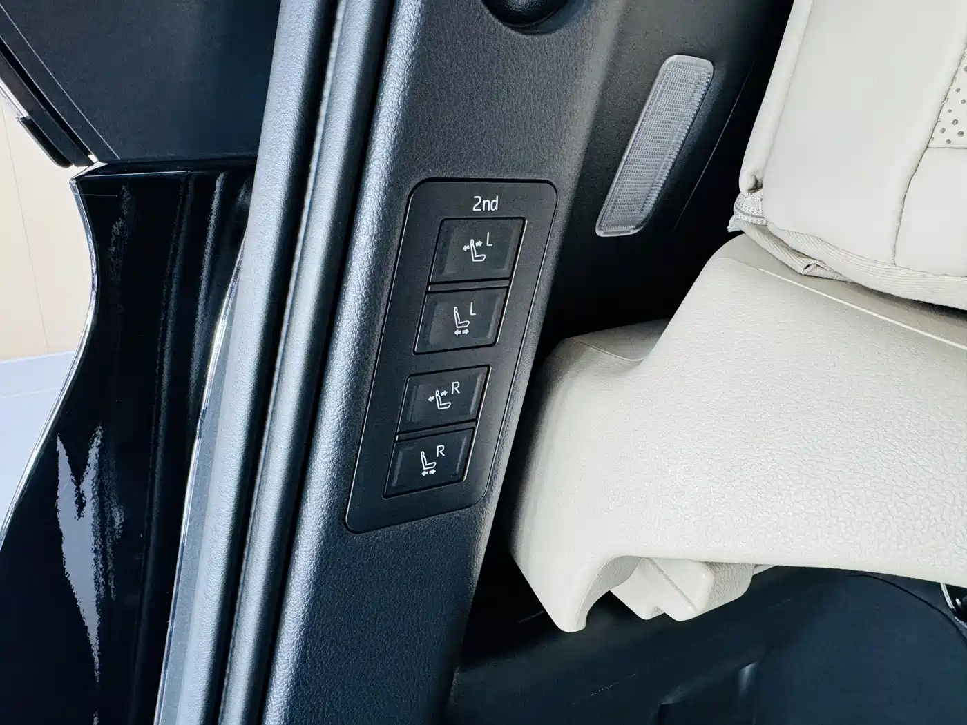 Toyota Vellfire 2024 Crown Hybrid 2.5L Executive Premium Edition фото 9