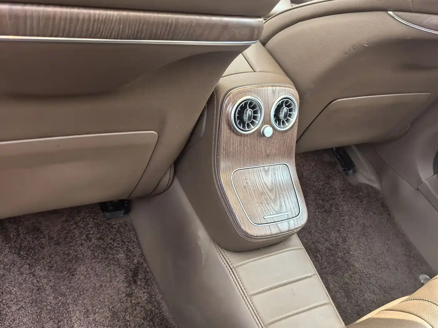 Mercedes-Benz E-Class 2023 E 260 L Sport фото 16