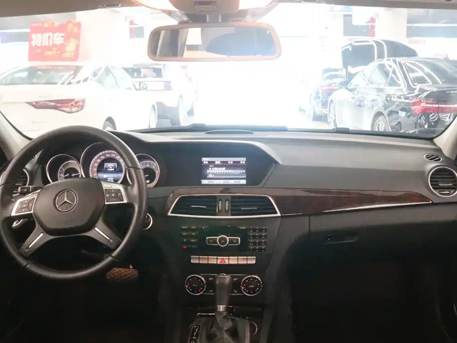 صورة 5 - Mercedes-Benz C-Class